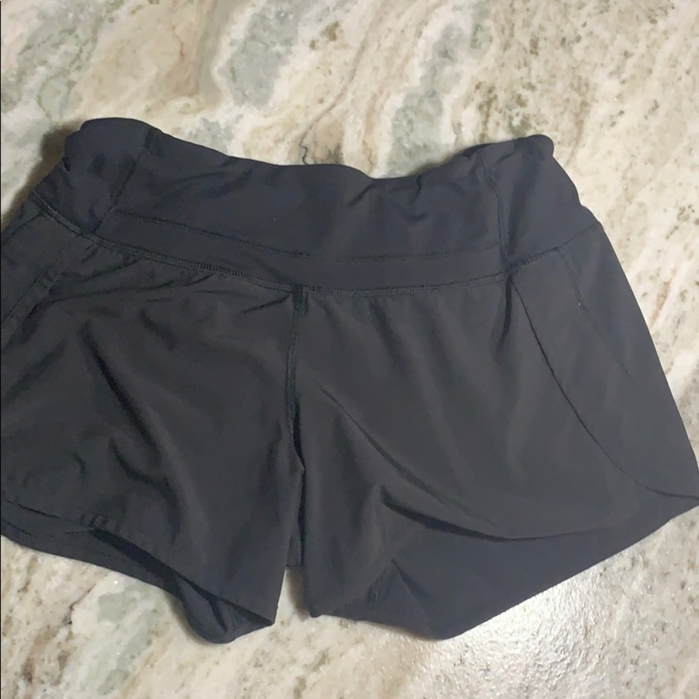 LuluLemon Speed-up Shorts 2.5"